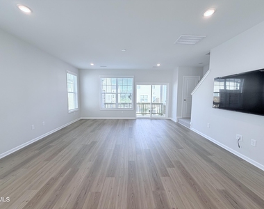 9045 Hazy Jade Way - Photo Thumbnail 4