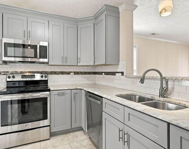 3310 Harbour Pointe Place - Photo Thumbnail 2