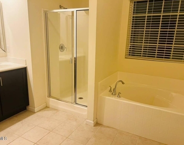 738 Treviso Lane - Photo Thumbnail 28