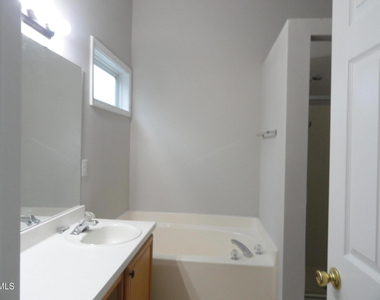 403 Stonecreek Drive - Photo Thumbnail 11