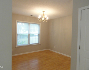 403 Stonecreek Drive - Photo Thumbnail 6