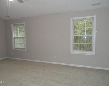 403 Stonecreek Drive - Photo Thumbnail 9