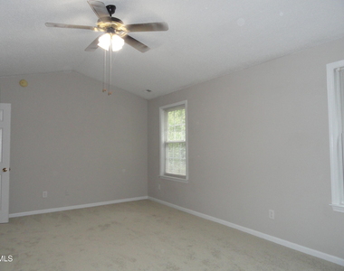 403 Stonecreek Drive - Photo Thumbnail 10