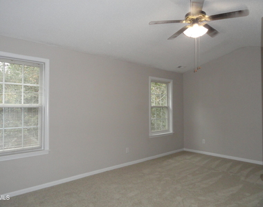 403 Stonecreek Drive - Photo Thumbnail 8