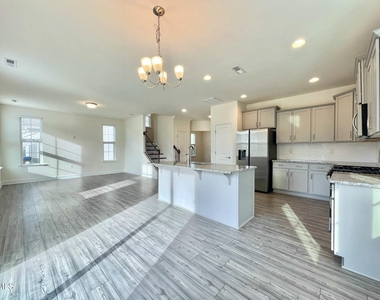 2004 Seford Drive - Photo Thumbnail 5