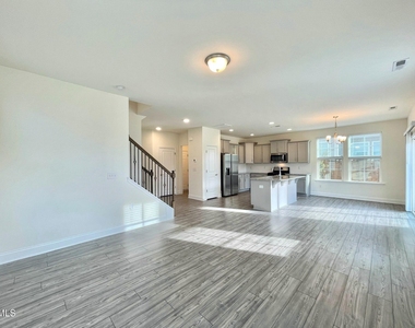2004 Seford Drive - Photo Thumbnail 3