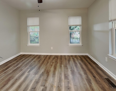 417 E Hinton Street - Photo Thumbnail 4