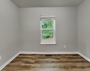 417 E Hinton Street - Photo Thumbnail 12