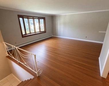 1918 Carriage Way - Photo Thumbnail 8