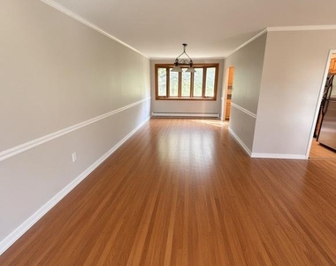 1918 Carriage Way - Photo Thumbnail 7