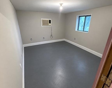 1918 Carriage Way - Photo Thumbnail 13