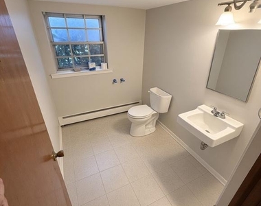 1918 Carriage Way - Photo Thumbnail 11