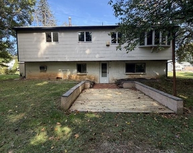 1918 Carriage Way - Photo Thumbnail 4