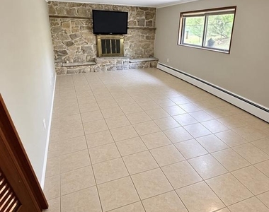 1918 Carriage Way - Photo Thumbnail 15