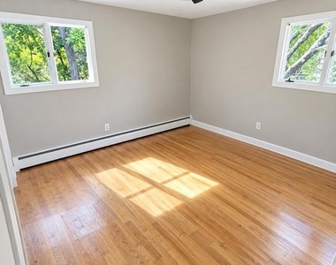 1918 Carriage Way - Photo Thumbnail 3