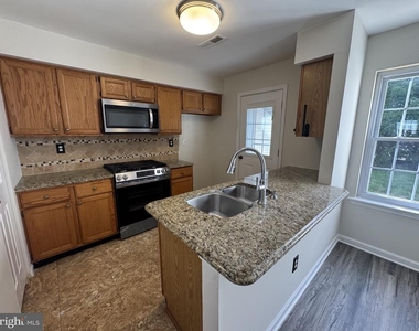 257 Liberty Drive - Photo Thumbnail 6