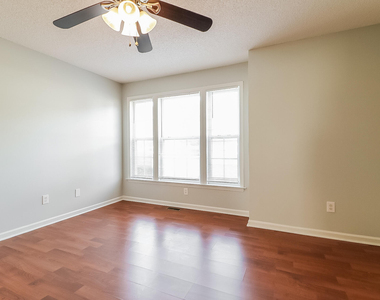 928 Shannondale Drive - Photo Thumbnail 12
