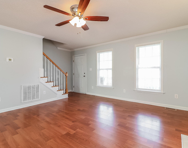 928 Shannondale Drive - Photo Thumbnail 7