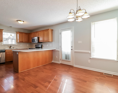 928 Shannondale Drive - Photo Thumbnail 3