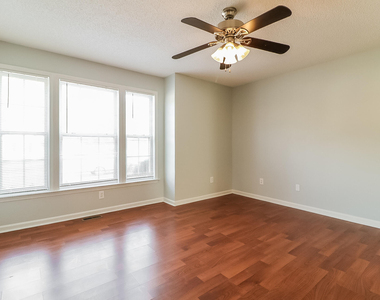 928 Shannondale Drive - Photo Thumbnail 13