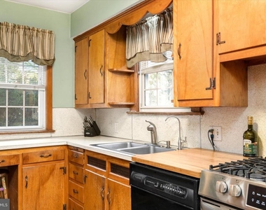 2734 Quakerbridge Road - Photo Thumbnail 10