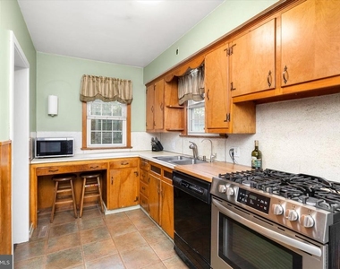 2734 Quakerbridge Road - Photo Thumbnail 7