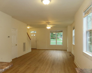 305 W Poplar Avenue - Photo Thumbnail 2
