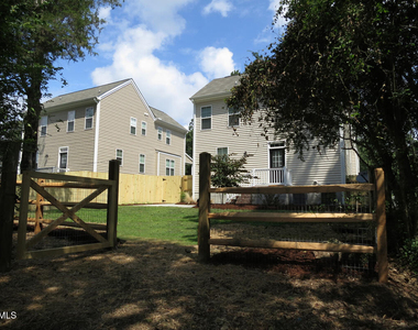 305 W Poplar Avenue - Photo Thumbnail 18