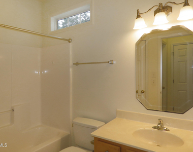 305 W Poplar Avenue - Photo Thumbnail 7