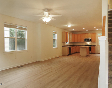 305 W Poplar Avenue - Photo Thumbnail 1