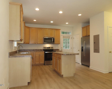 305 W Poplar Avenue - Photo Thumbnail 5