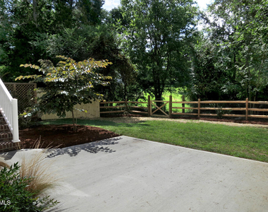 305 W Poplar Avenue - Photo Thumbnail 14