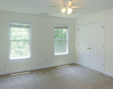 305 W Poplar Avenue - Photo Thumbnail 10