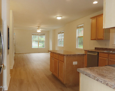 305 W Poplar Avenue - Photo Thumbnail 4