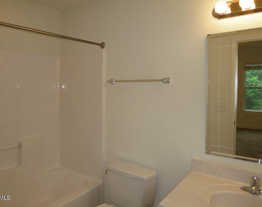 305 W Poplar Avenue - Photo Thumbnail 11