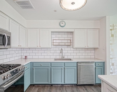 6201 Riverfront Drive - Photo Thumbnail 13