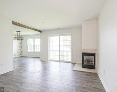 6201 Riverfront Drive - Photo Thumbnail 4