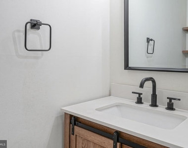 6201 Riverfront Drive - Photo Thumbnail 14