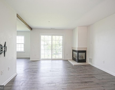 6201 Riverfront Drive - Photo Thumbnail 3