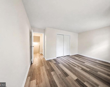 205 Chaucer Court - Photo Thumbnail 12
