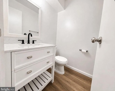 205 Chaucer Court - Photo Thumbnail 8