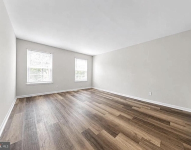 205 Chaucer Court - Photo Thumbnail 9