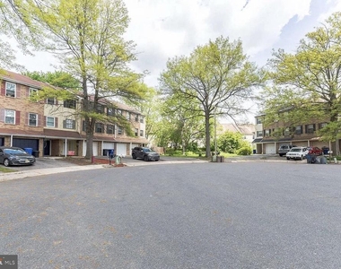 205 Chaucer Court - Photo Thumbnail 17