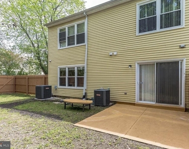 205 Chaucer Court - Photo Thumbnail 15