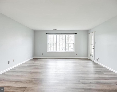 207 Sedgefield Drive - Photo Thumbnail 3