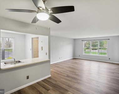 207 Sedgefield Drive - Photo Thumbnail 6