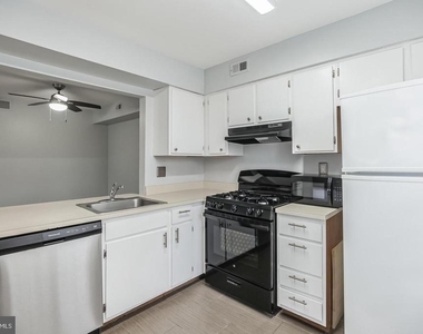 207 Sedgefield Drive - Photo Thumbnail 7