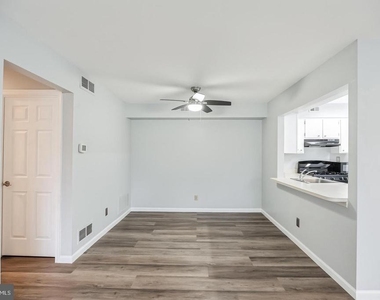 207 Sedgefield Drive - Photo Thumbnail 5
