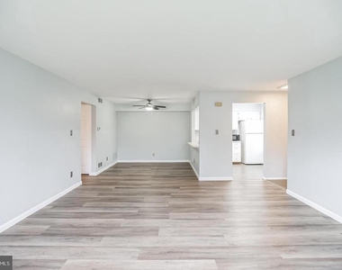 207 Sedgefield Drive - Photo Thumbnail 4
