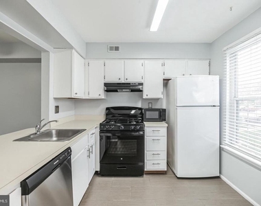 207 Sedgefield Drive - Photo Thumbnail 8